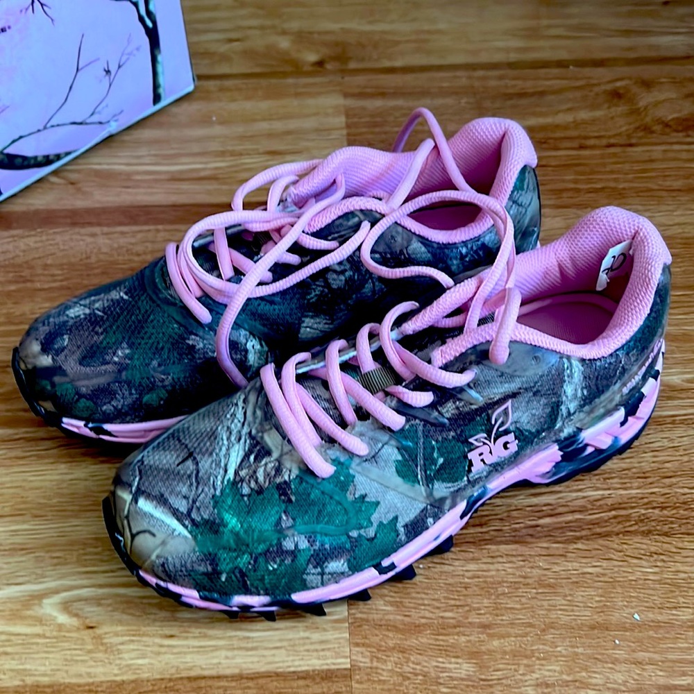 Real tree girl shoes.